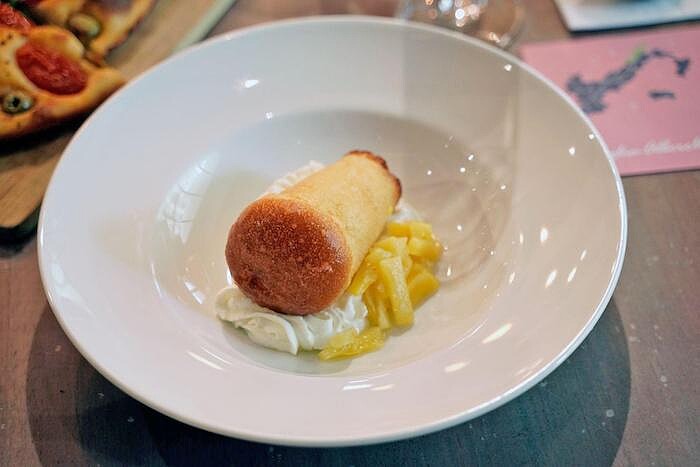 蘭姆巴巴(Baba au rhum)。