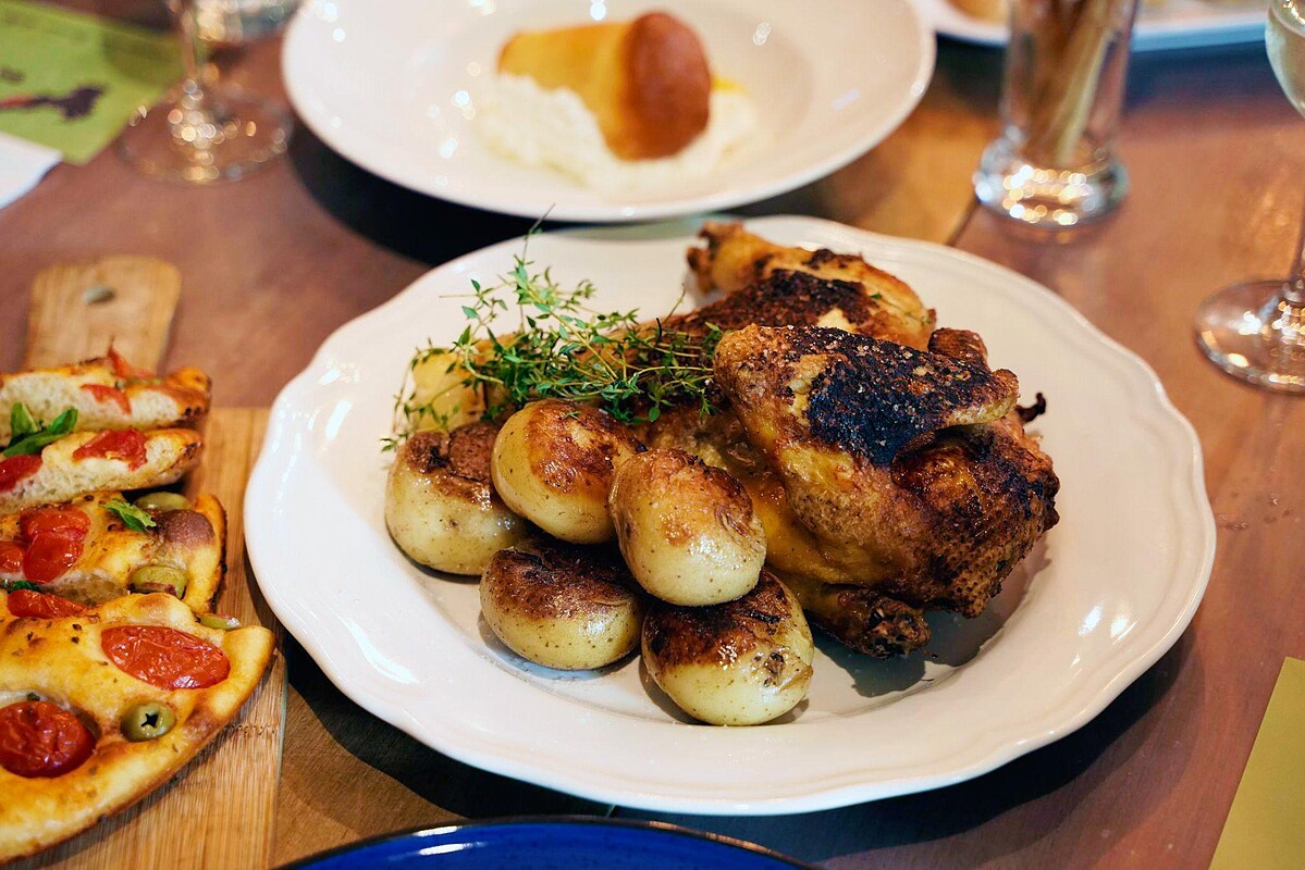 托斯卡尼磚塊雞(Mattone al Pollo)。