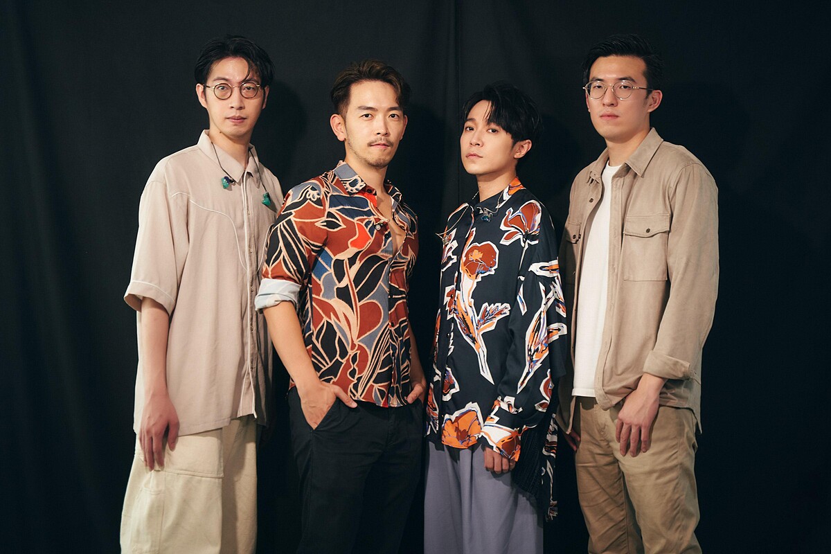 (由左至右)吉他手鍾承洋老師,鋼琴家嚴俊傑 ,歌手吳青峰,吉他手屠衡老師