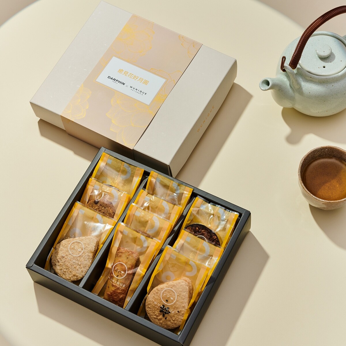 DARPHIN x WUnique跨界聯名中秋禮盒限量上市，點亮中秋夜晚。