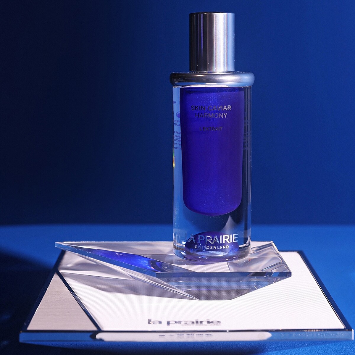 LA PRAIRIE萊珀妮魚子美顏緊緻塑顏精萃,以魚子美顏全新維度「和諧之美」開創肌膚緊緻豐潤美學,實現完美輪廓。