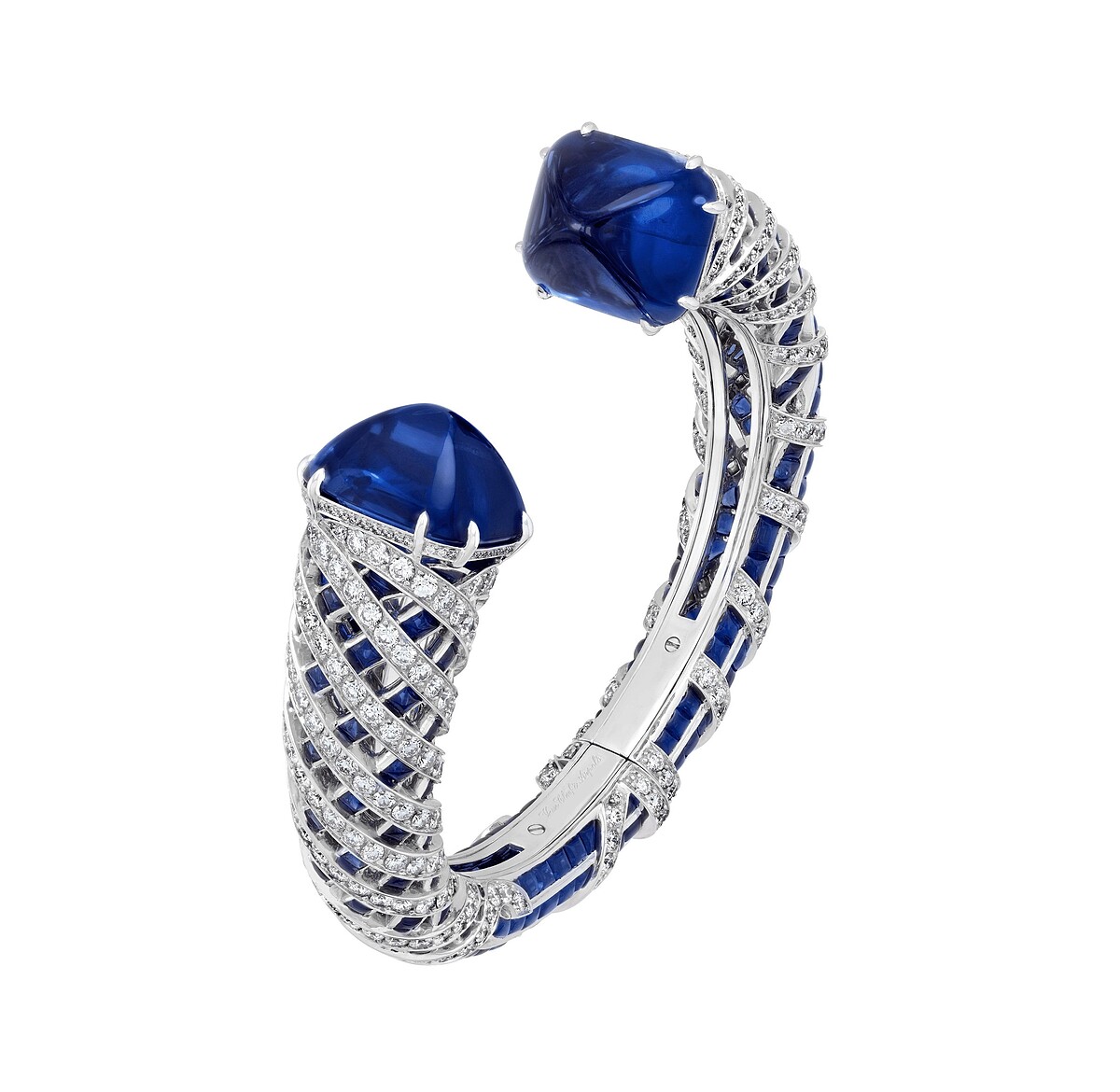 18K白金鑲嵌緬甸藍寶石、藍寶石與鑽石 Twist saphir 手鐲，Van Cleef & Arpels。