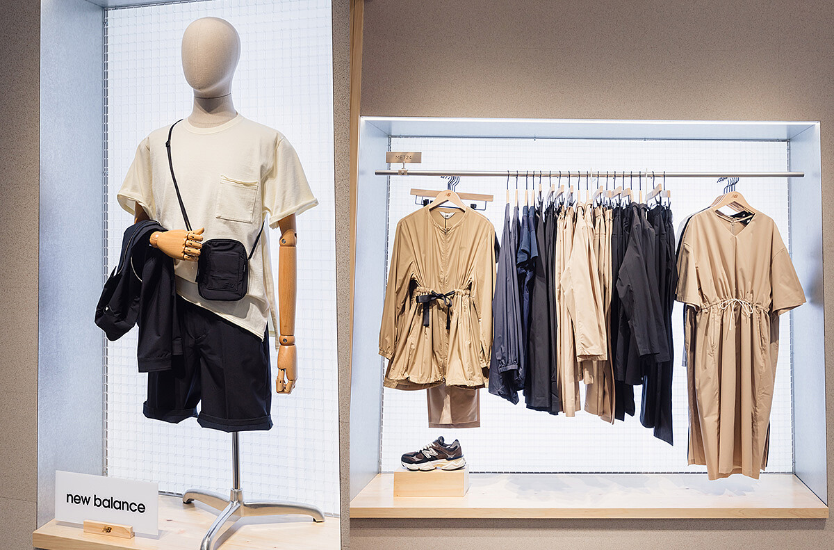 同時也獨家引進與日本同步的MET24系列服飾，與東京的設計中心Tokyo Design Studio (簡稱TDS) 的主理新作，揉合美式與日系的職人精神詮釋 New Balance獨有的灰調品味。