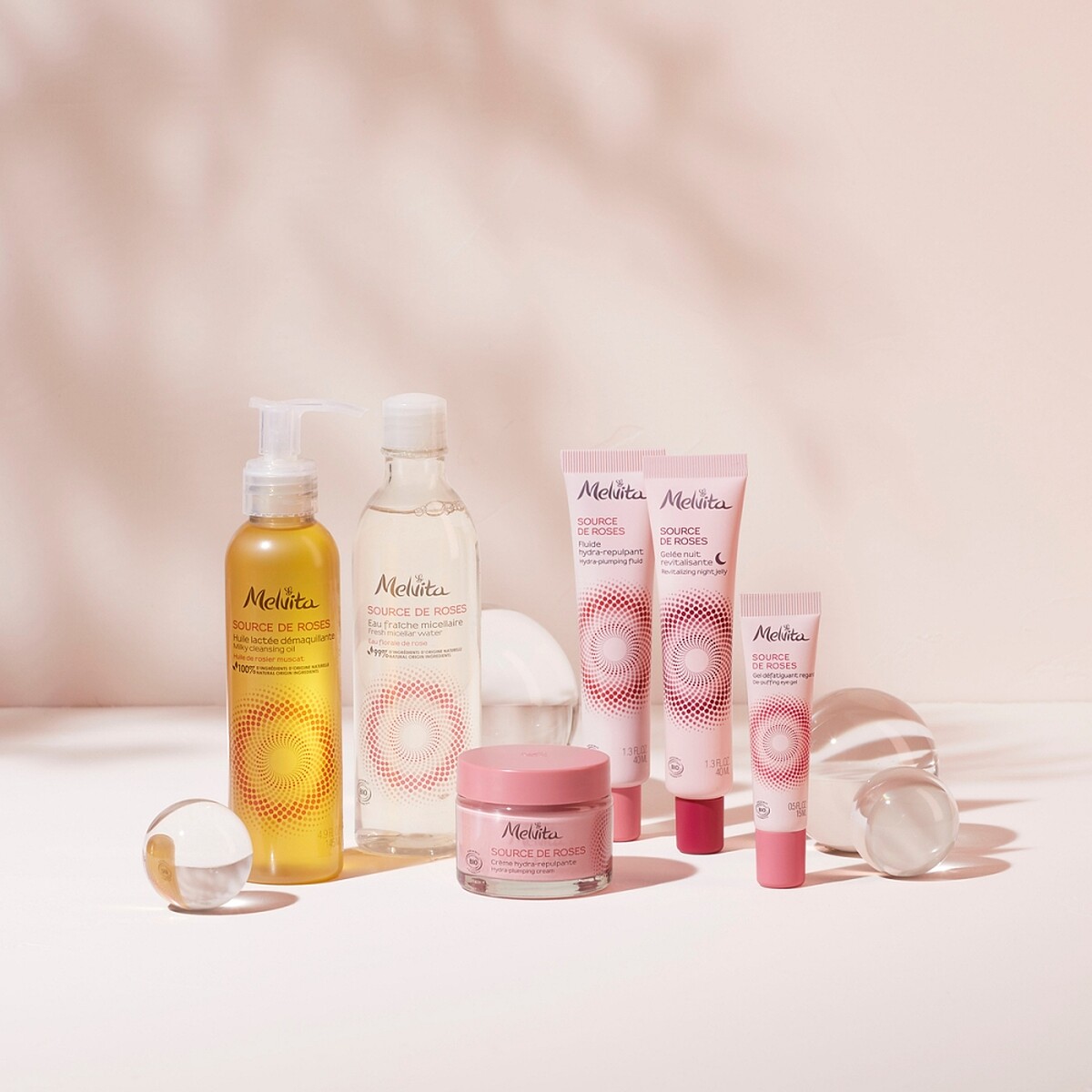 Melvita蜜葳特王者玫瑰凝水全系列情境圖。
