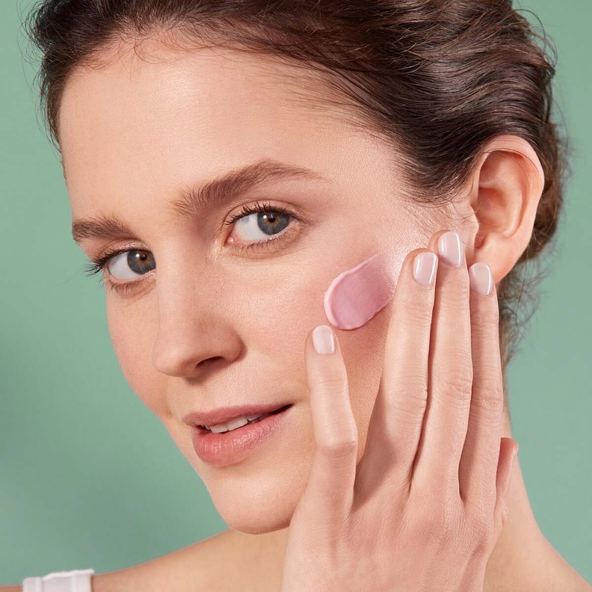 Melvita蜜葳特王者玫瑰凝水彈力霜質地示意。