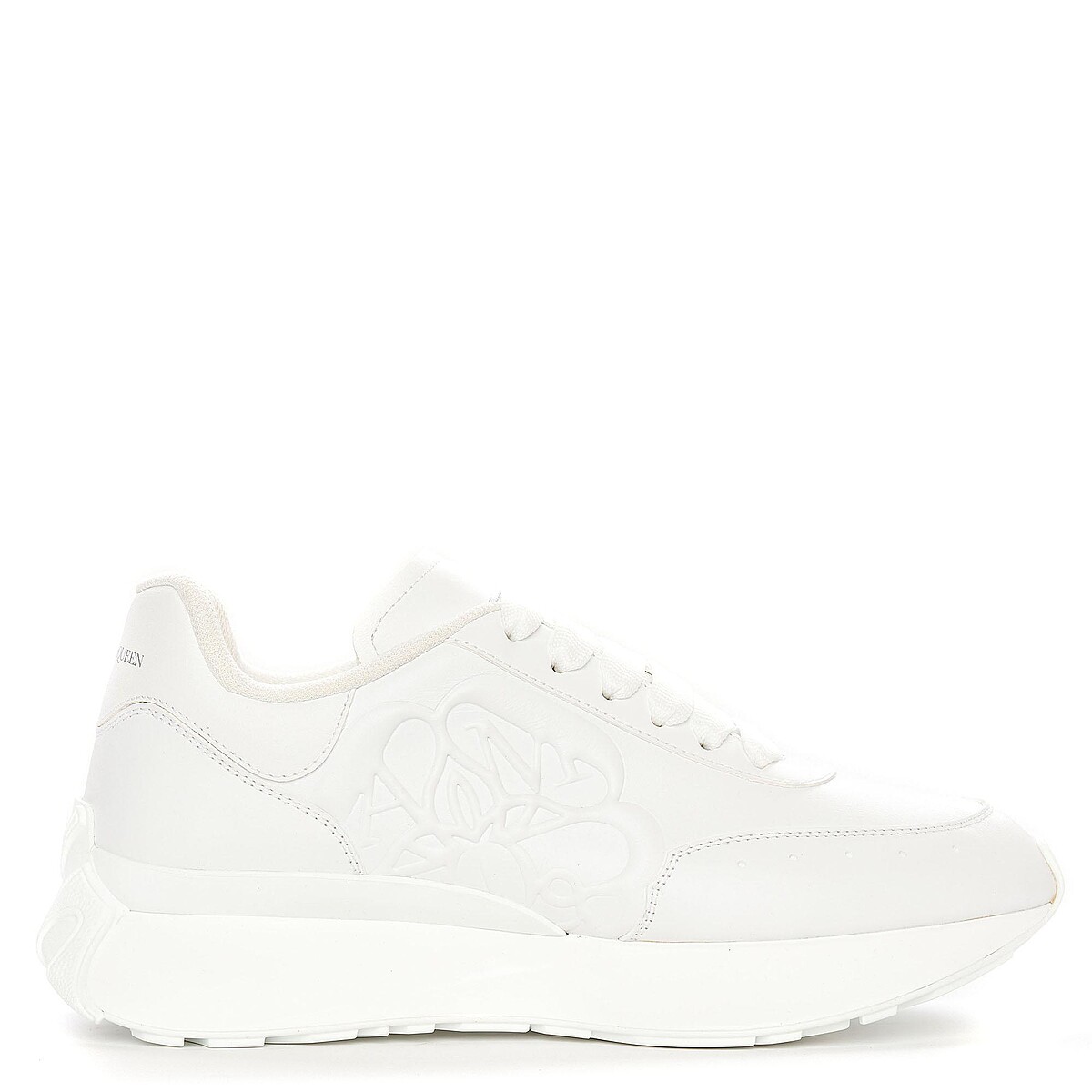 Alexander McQueen 科技風格白鞋，價格店洽。