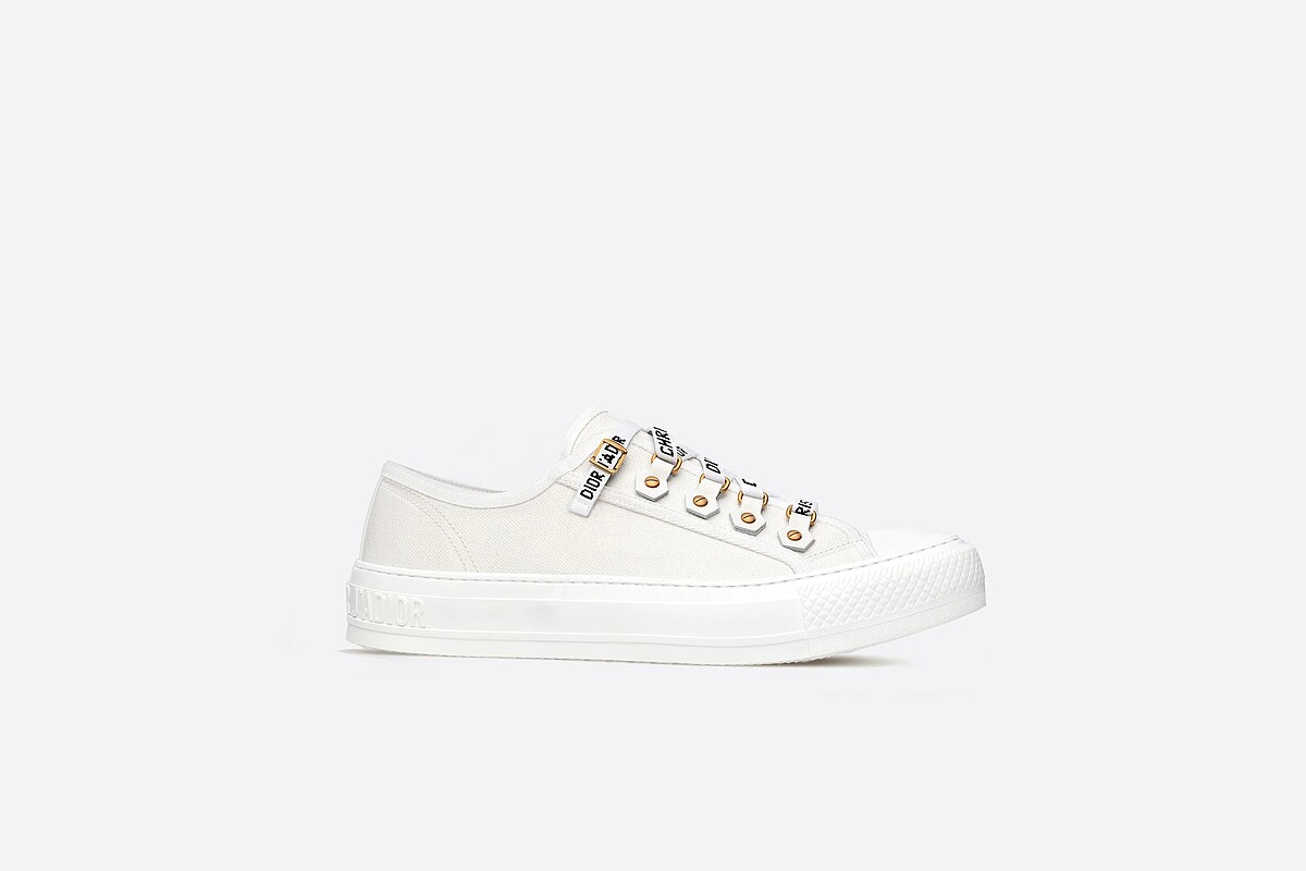 Dior 白色帆布休閒鞋，NT28,000。