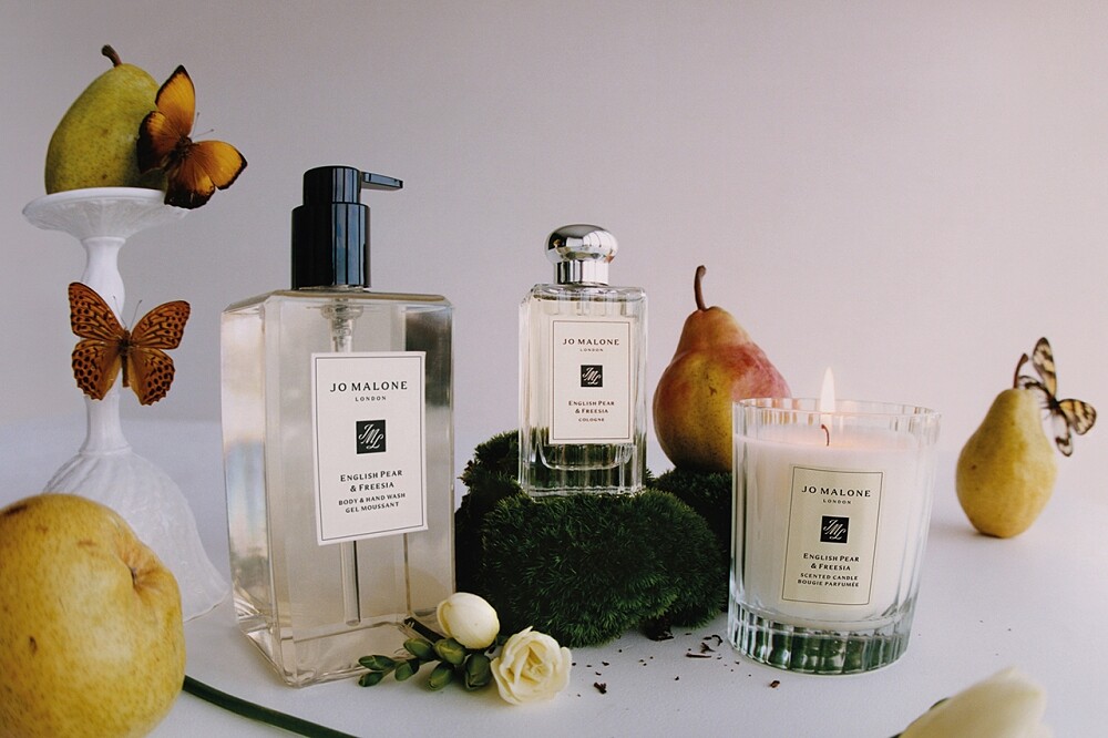 Jo Malone London 2020英國梨與小蒼蘭上市10週年年度限定款潔膚露、香水、香氛工藝蠟燭。