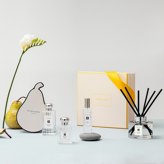 Jo Malone London英國梨與小蒼蘭香水2022年度限定版。