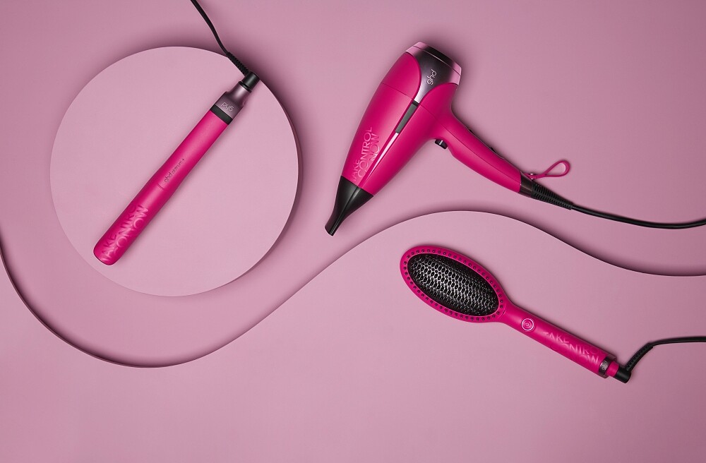 ghd 2022紅心限定版整髮工具《包含：獲獎無數的platinum+新白金造型夾、一梳直順亮的glide電子梳和吹風機之王helios專業造型負離子吹風機。