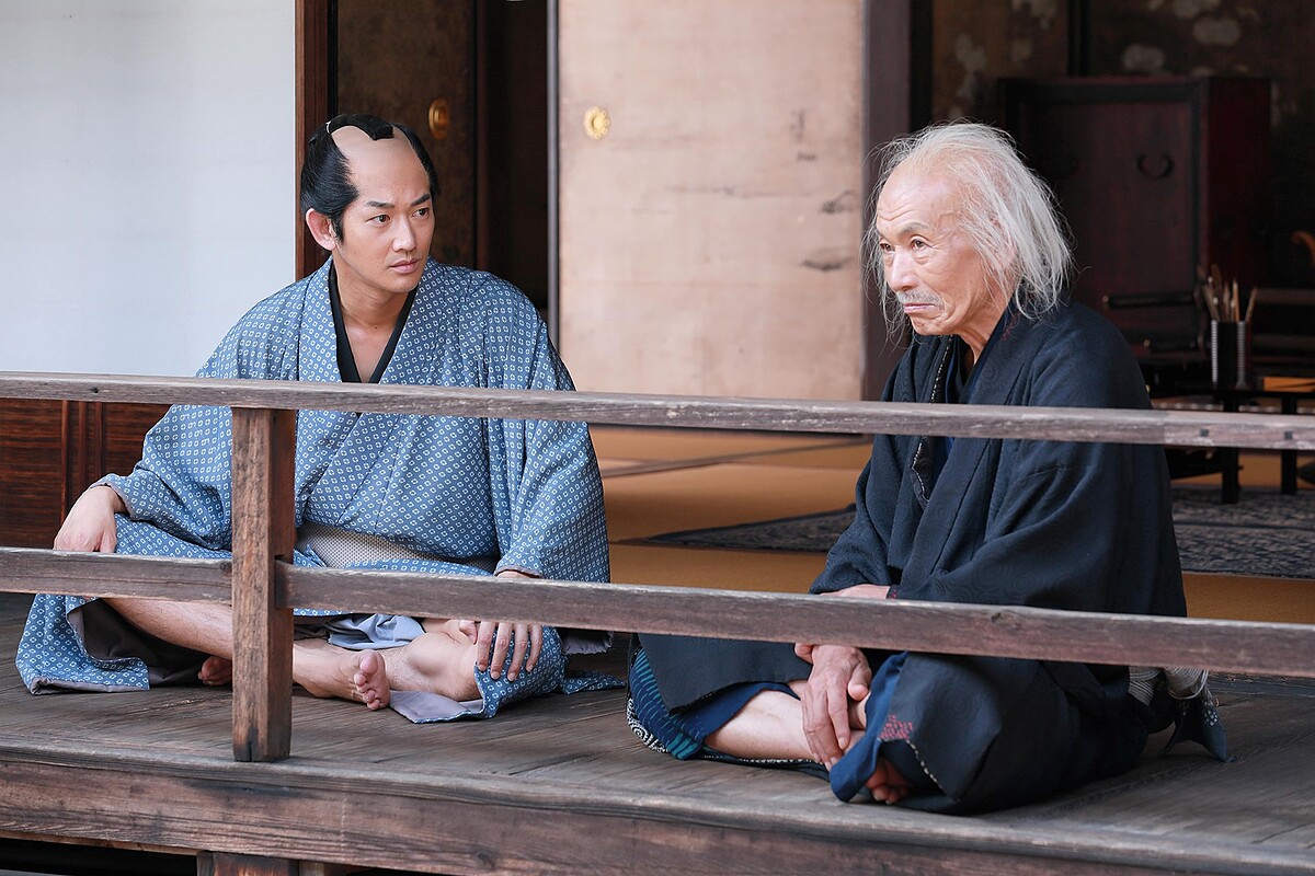 瑛太在片中與北齋（田中泯飾演）是莫逆之交