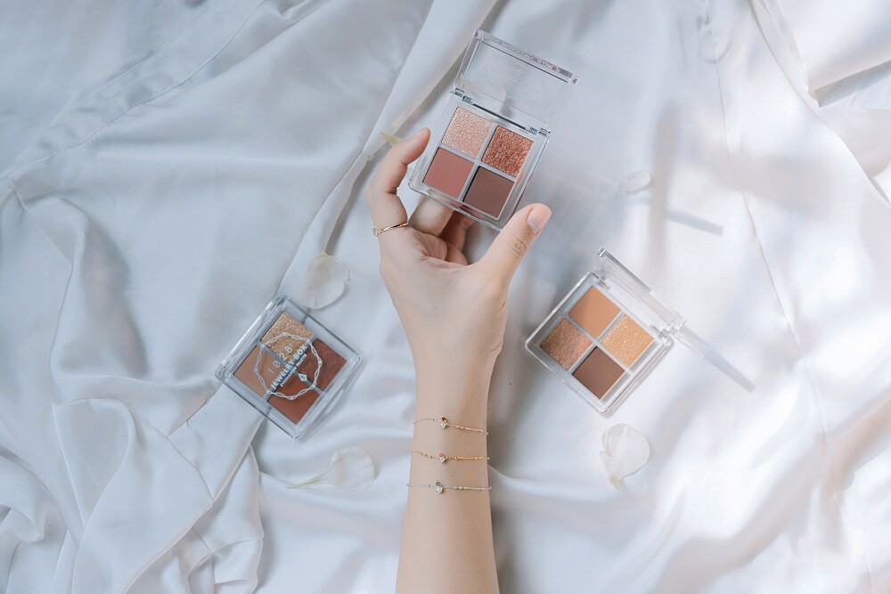 1028 x Boho Belle輕珠寶限量聯名禮盒情境圖。