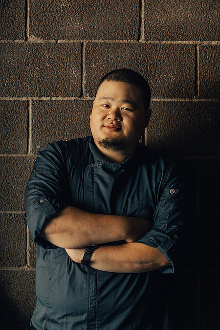 主廚李信男（Nobu Lee），擅長法式料理，曾在紐西蘭獲得《Cuisine》評鑑最高榮譽。目前為Orchid by Nobu Lee 蘭的主廚。