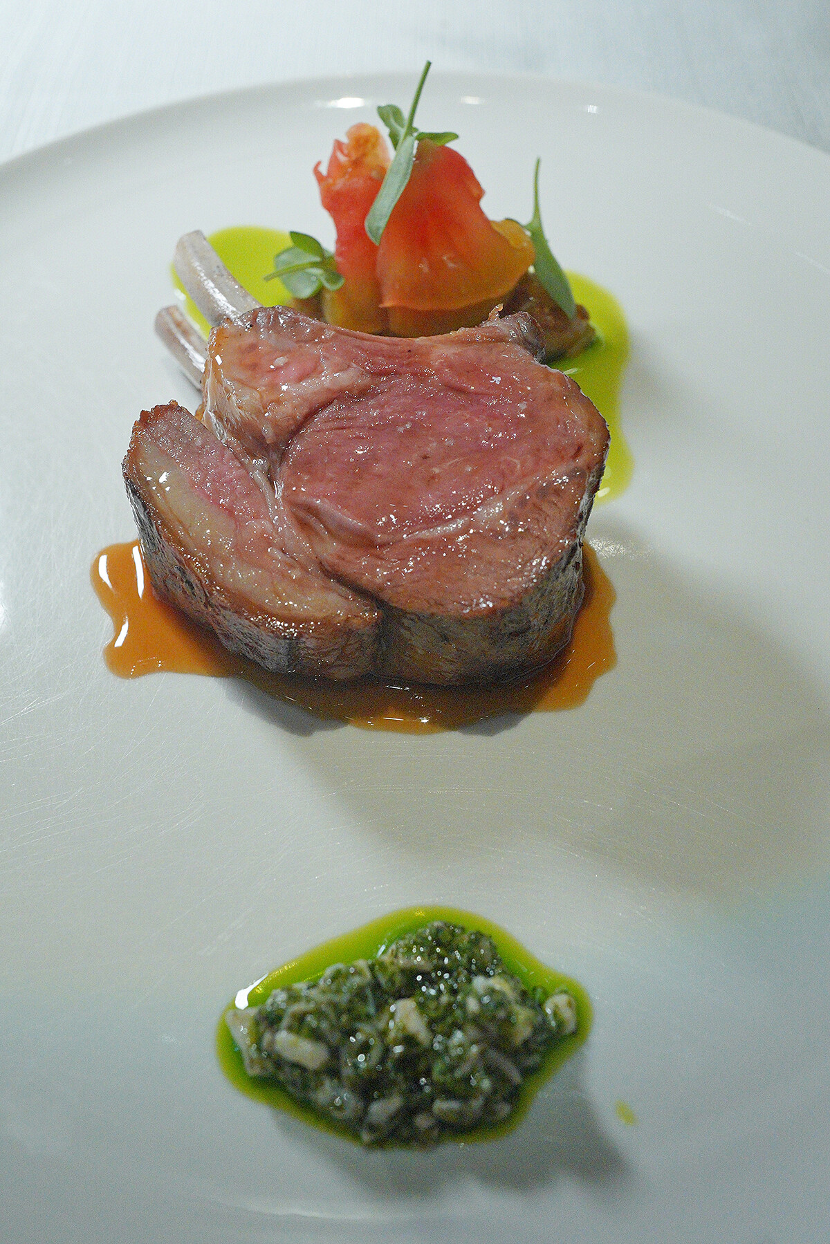 羊排搭配了日本生蠔油醋。