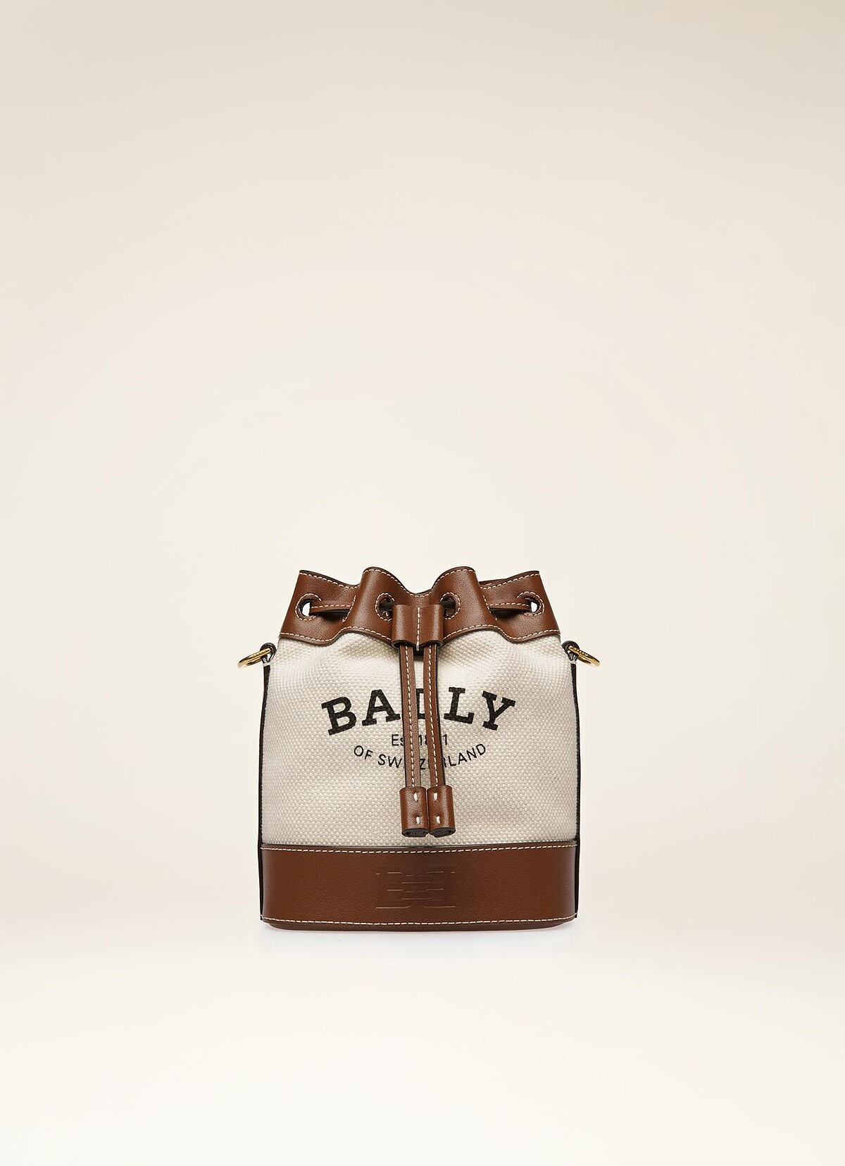 Cleoh 米白帆布小水桶包，NT23,000。