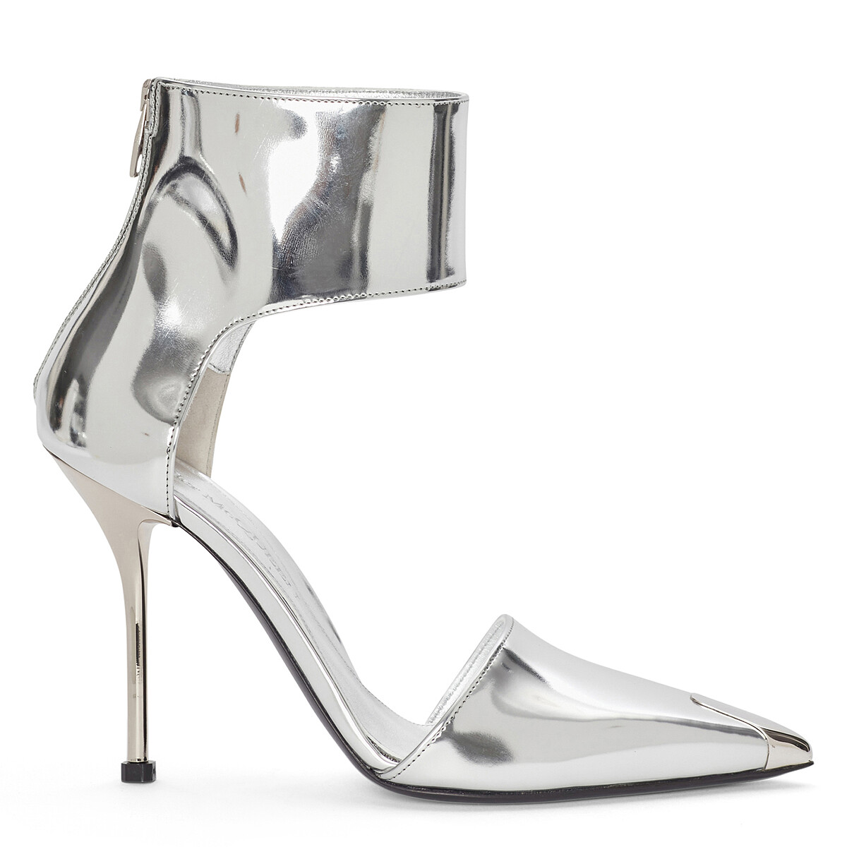 Alexander McQueen 金屬高跟鞋，價格店洽。