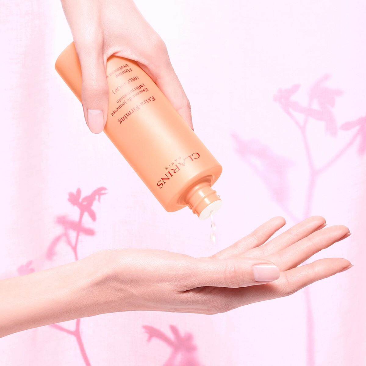 克蘭詩分齡精華水主打一罐三用。