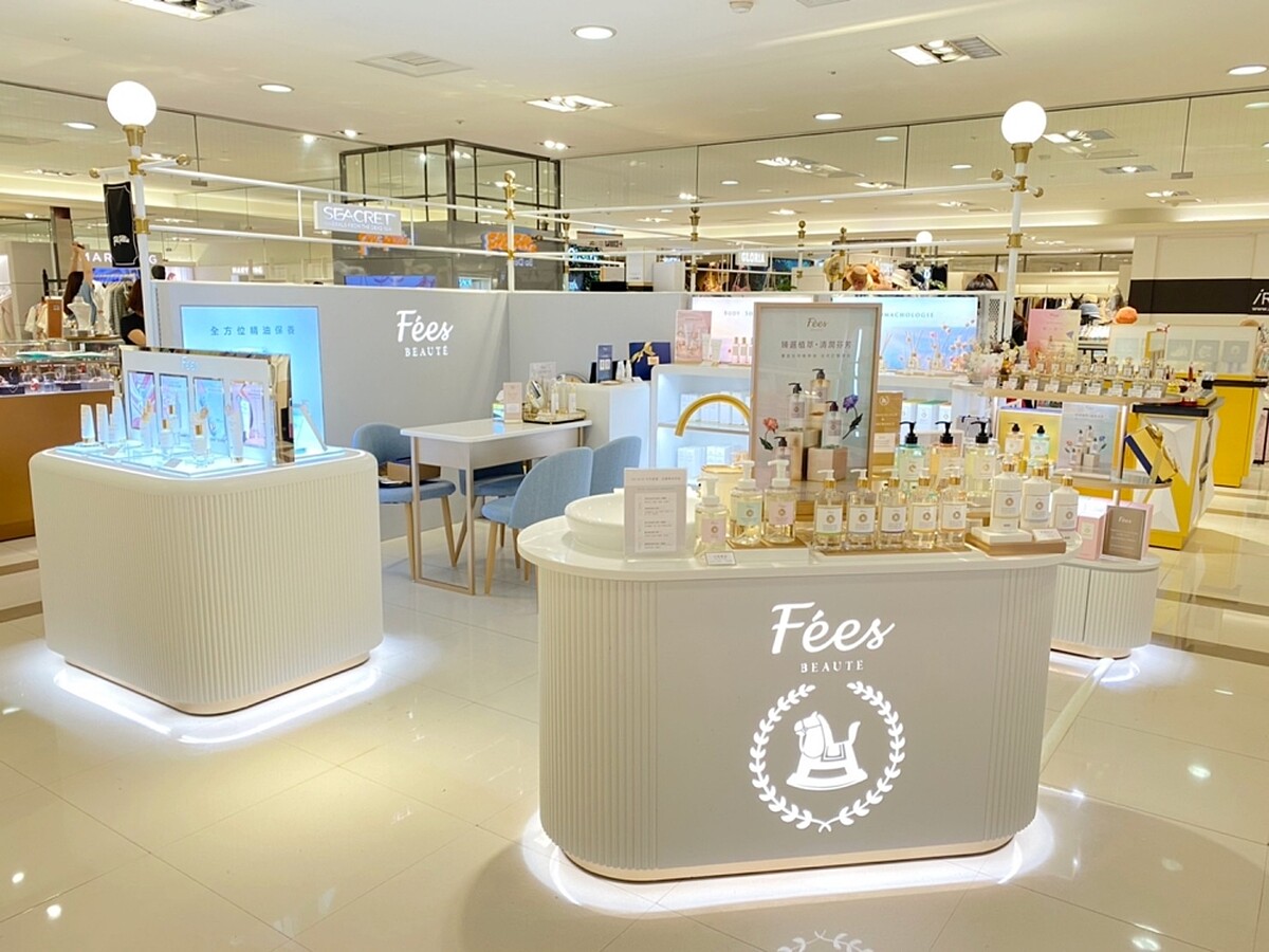 F&eacute;es Beaut&eacute;新光三越南西店店櫃。