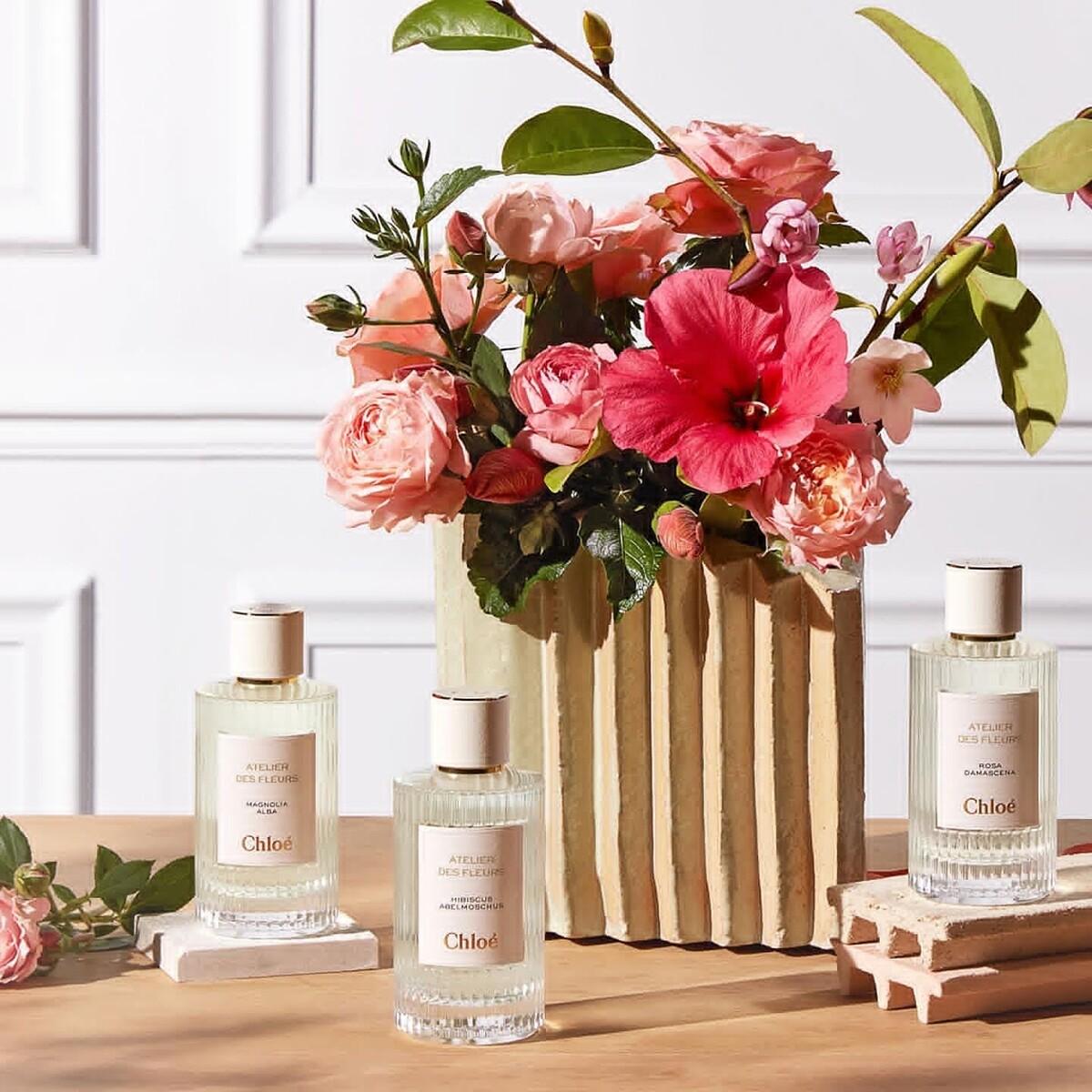 Chloé Atelier des Fleurs仙境花園香水系列主打個人化疊香，可選出喜歡的花材混搭成專屬自己的獨特氣味。