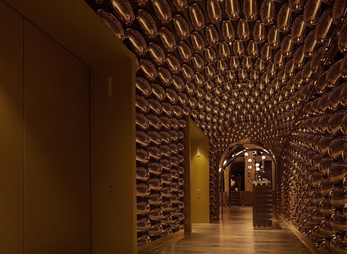 空間由知名的設計鬼才 Ou Baholyodhin 操刀設計。