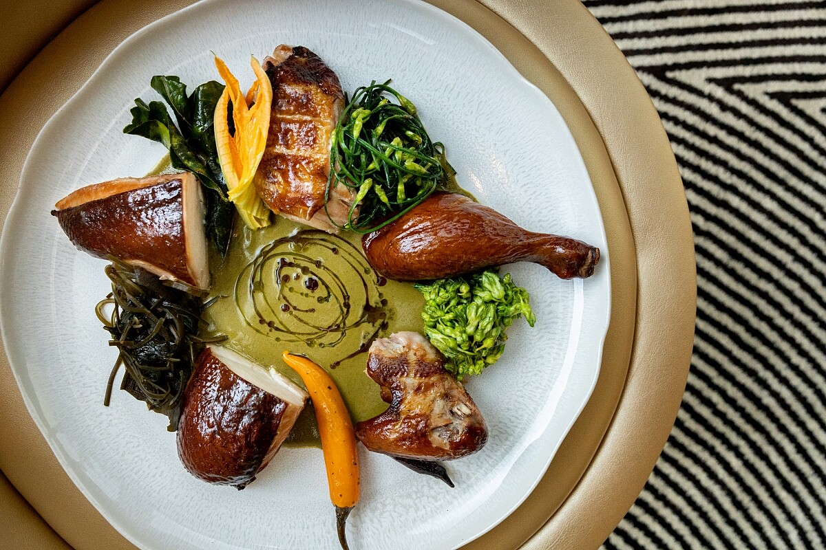 綠魔力醬雞肉。