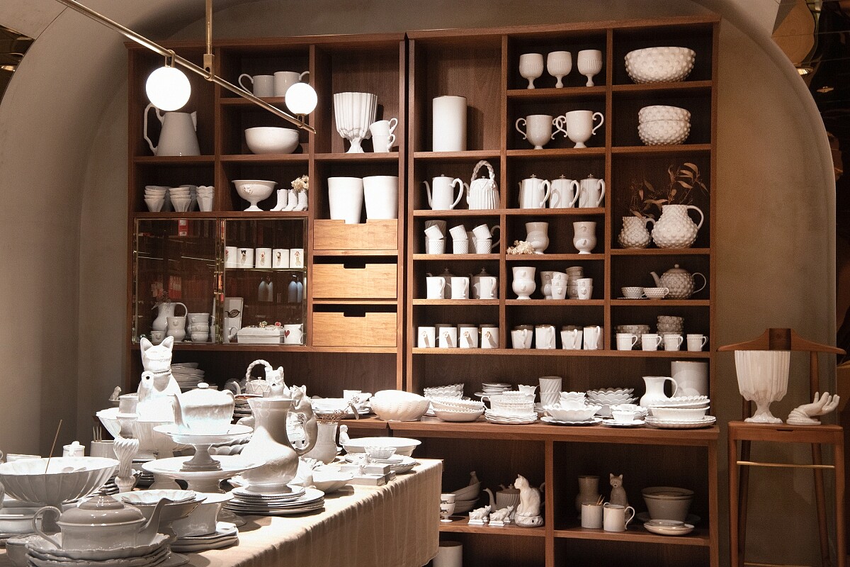 台北店陳列以巴黎店為基礎規劃。