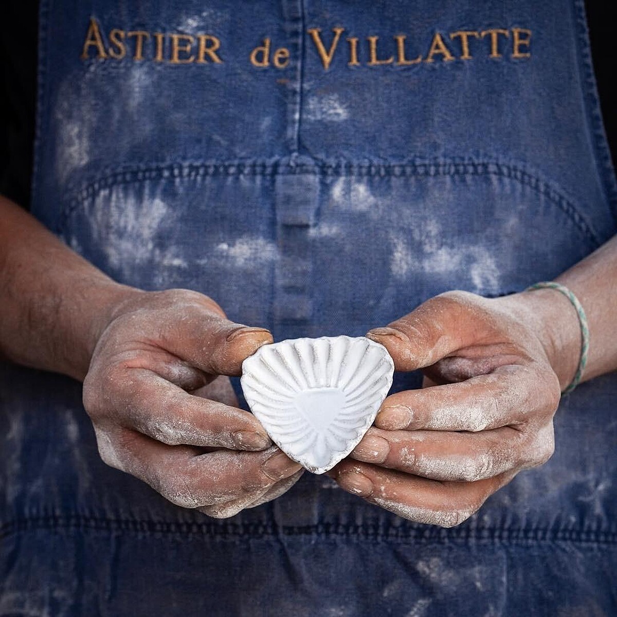 每件商品皆採手工製作。