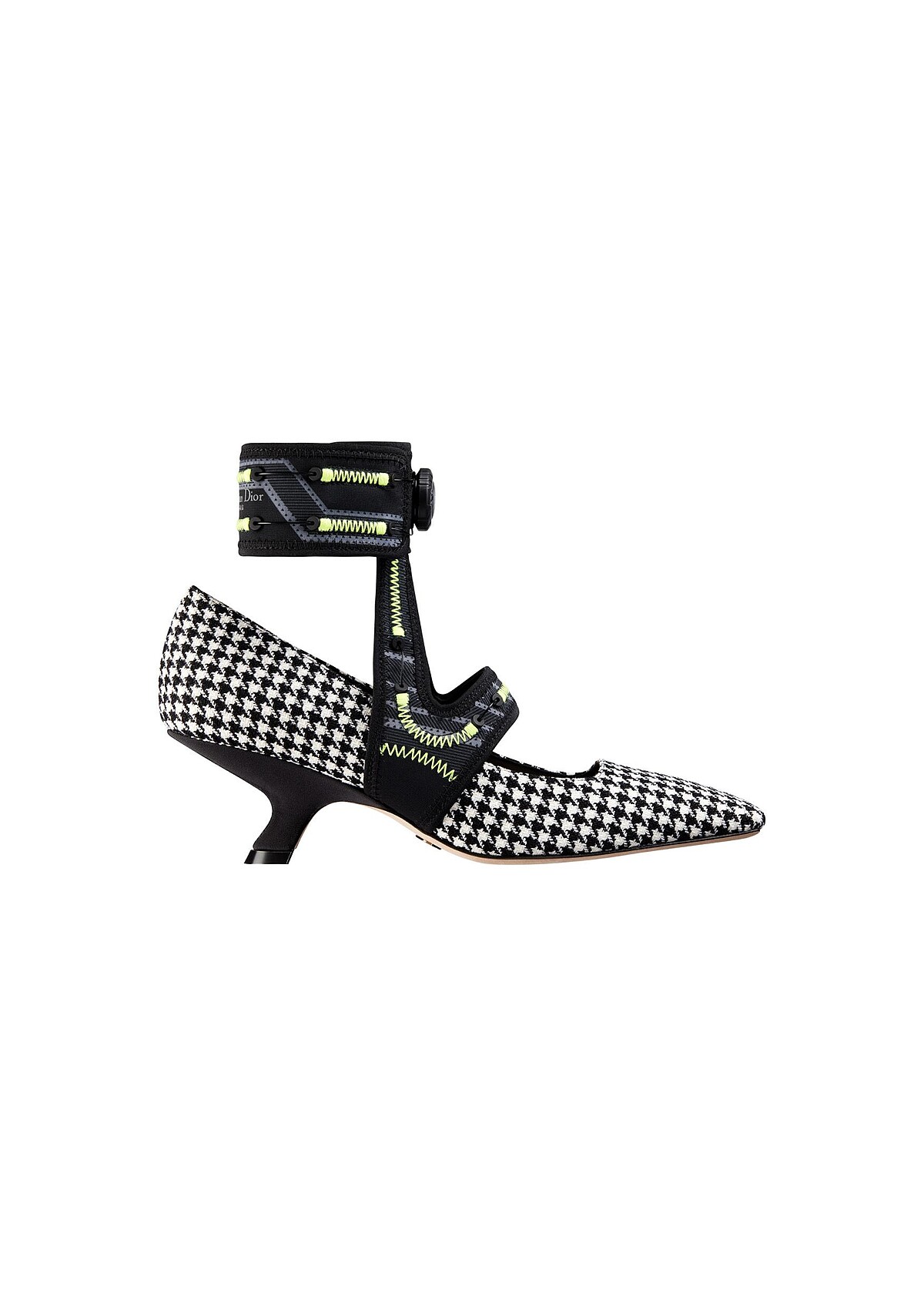 Dior 62-22 黑白千鳥格羊毛與科技腳踝護套低跟鞋，NT43,000。