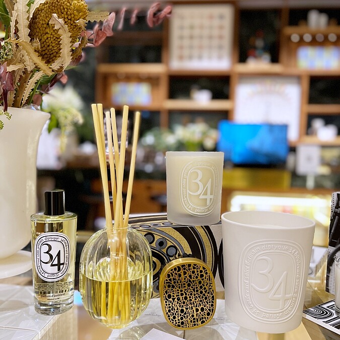 Diptyque聖日爾曼大道34號系列，右為新款蠟燭。