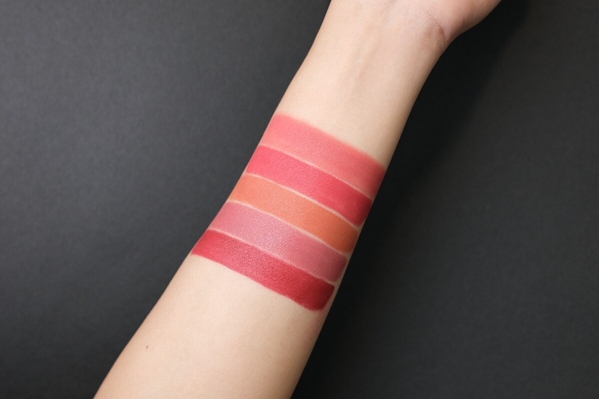 由上至下:SELFCARE、VELOUR COUTURE、FRIENDLY INVITATION、NO TROUBLES、GRATITUDE ATTITUDE