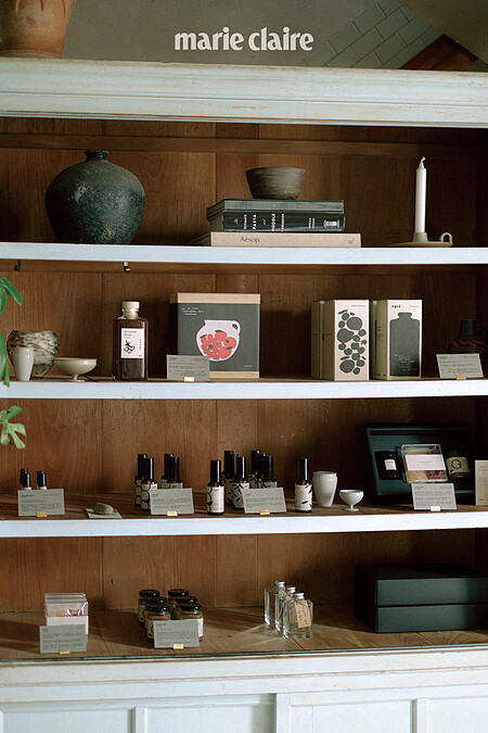 餐廳空間的商品展示櫃。