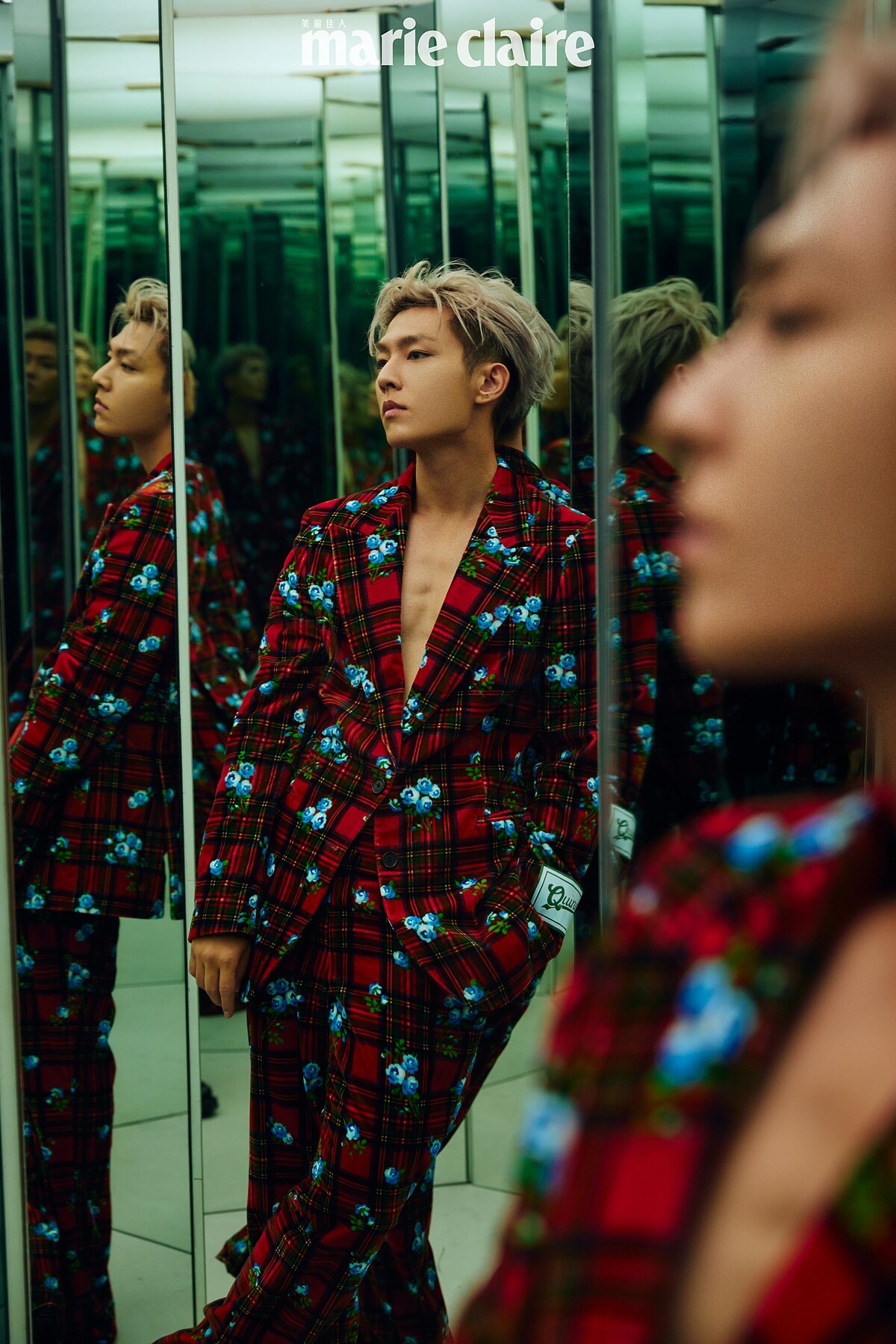 印花格紋西裝外套、印花格紋西裝褲，both by Tommy Hilfiger。