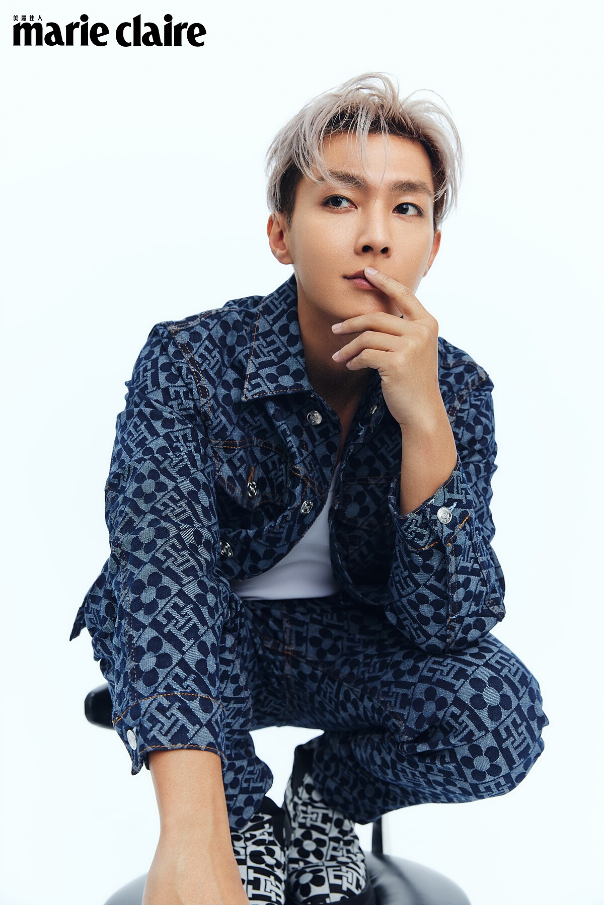 印花格紋西裝外套、印花格紋西裝褲、印花短靴，both by Tommy Hilfiger。