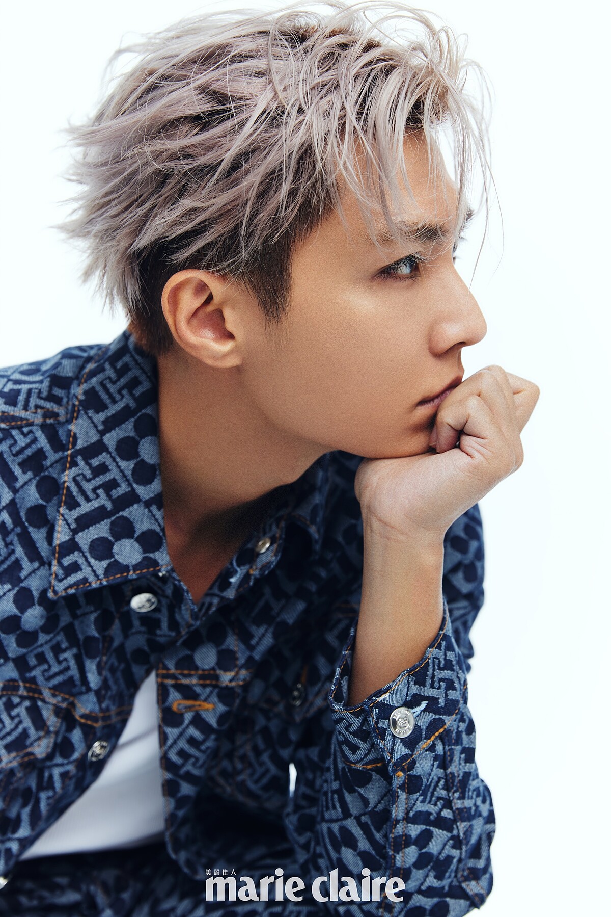 印花格紋西裝外套、印花格紋西裝褲，both by Tommy Hilfiger。