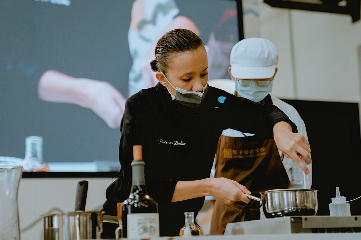 主廚 Florence Dalia 料理示範法式開胃前菜。