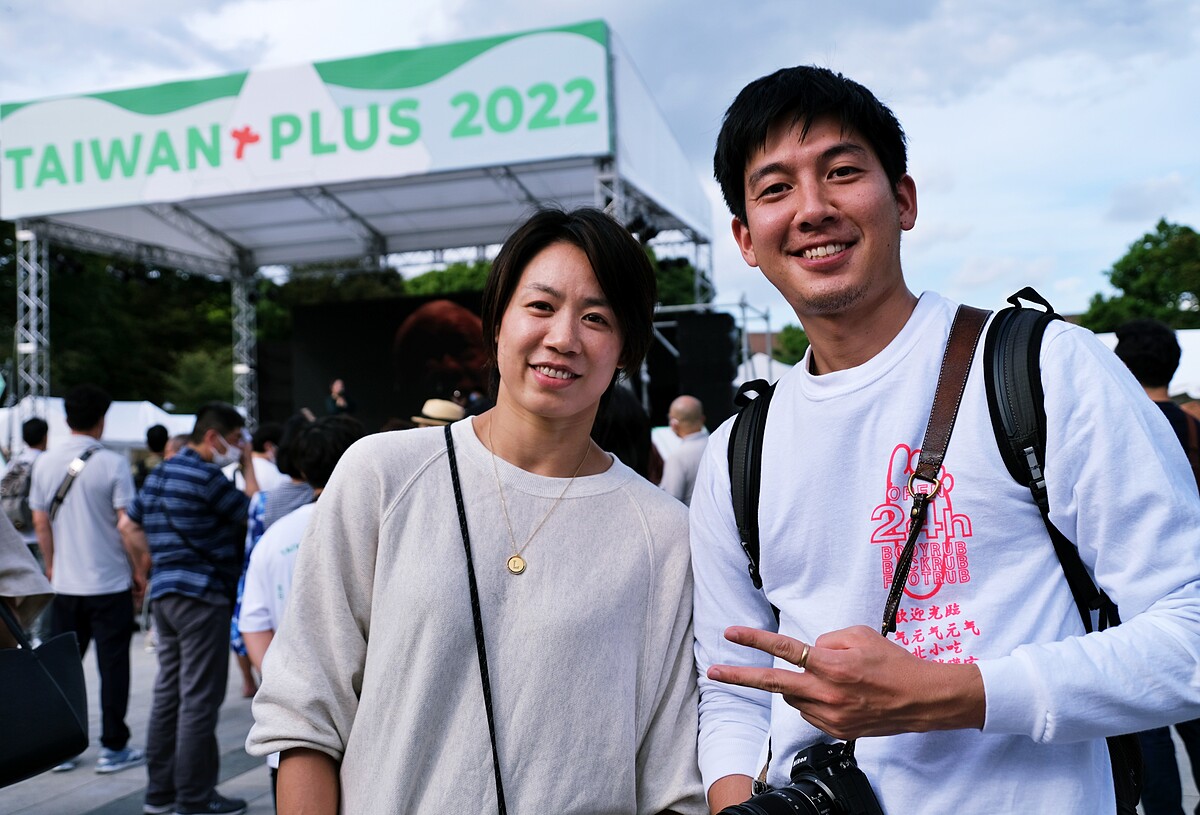 因攝影作品讓台灣「抹茶山」紅到海外，熱愛台灣著有《台湾日記 Taiwan Diary》《風起臺灣》等書的知名日本攝影師小林賢伍也和好友柔道女王連珍羚現身會場。