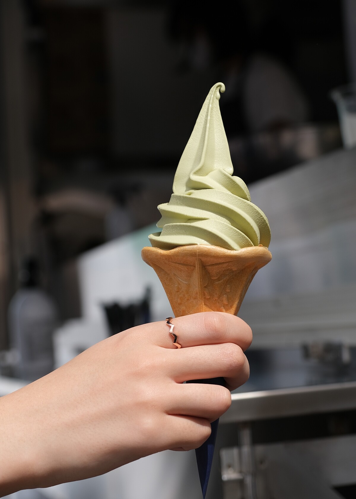 蜷尾家現場提供不變的人氣No1. 海鹽牛奶霜淇淋，與有著濃郁香氣的台灣茶口味「柚子花金萱茶霜淇淋」和台南的職人咖啡店St.1聯合推出的咖啡漂浮。