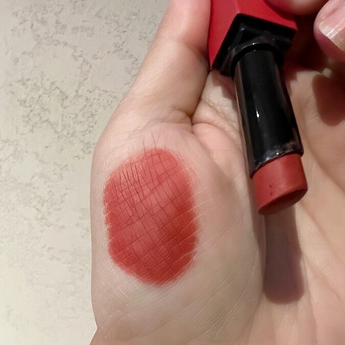 NARS特霧絲柔持色唇膏#133手部試色。