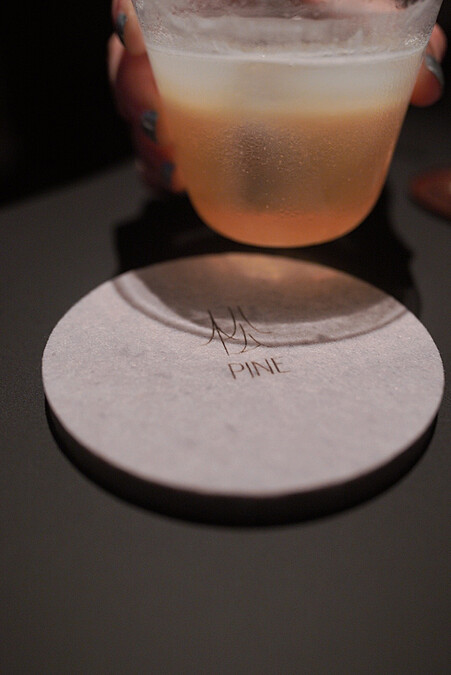 使用音響的高密度隔音棉做成不沾黏杯子又能吸水的杯墊。