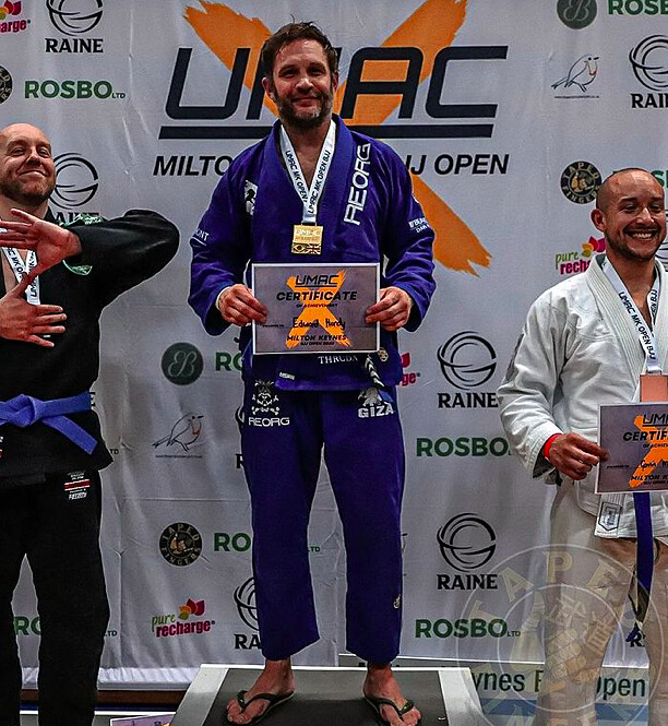 Photo / Instagram@taped_fingers