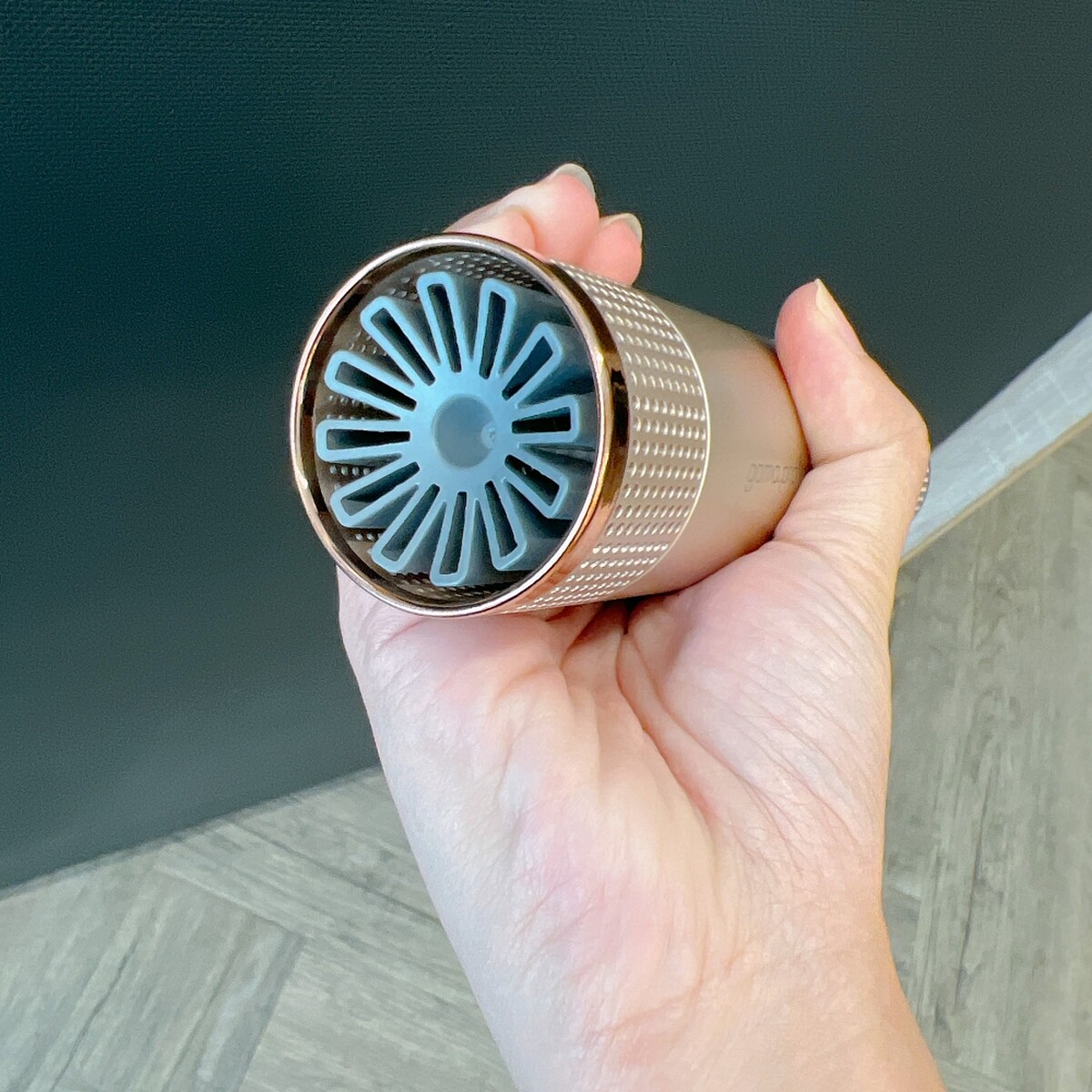 GAMA iQ Perfetto高效專業智能吹風機使用一體成形葉片。