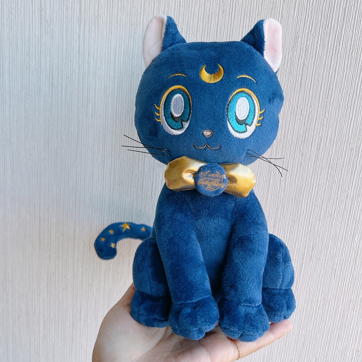 shu uemura植村秀x《美少女戰士Eternal》劇場版露娜公仔。