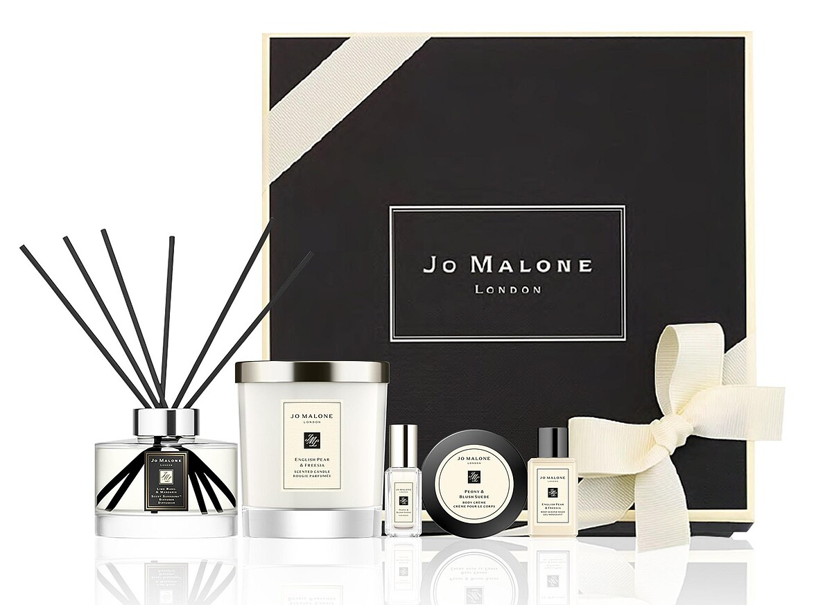 任選一款165ml藤枝擴香和200g香氛工藝蠟燭,即贈15ml潔膚露、15ml潤膚霜、和9ml香水。定價:NT8,120,優惠價:NT6,550