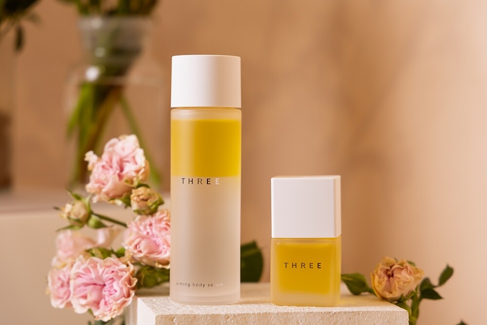 THREE AIMING極致活顏系列2022秋冬新品美容精華油系列，包含臉部與身體的品項。