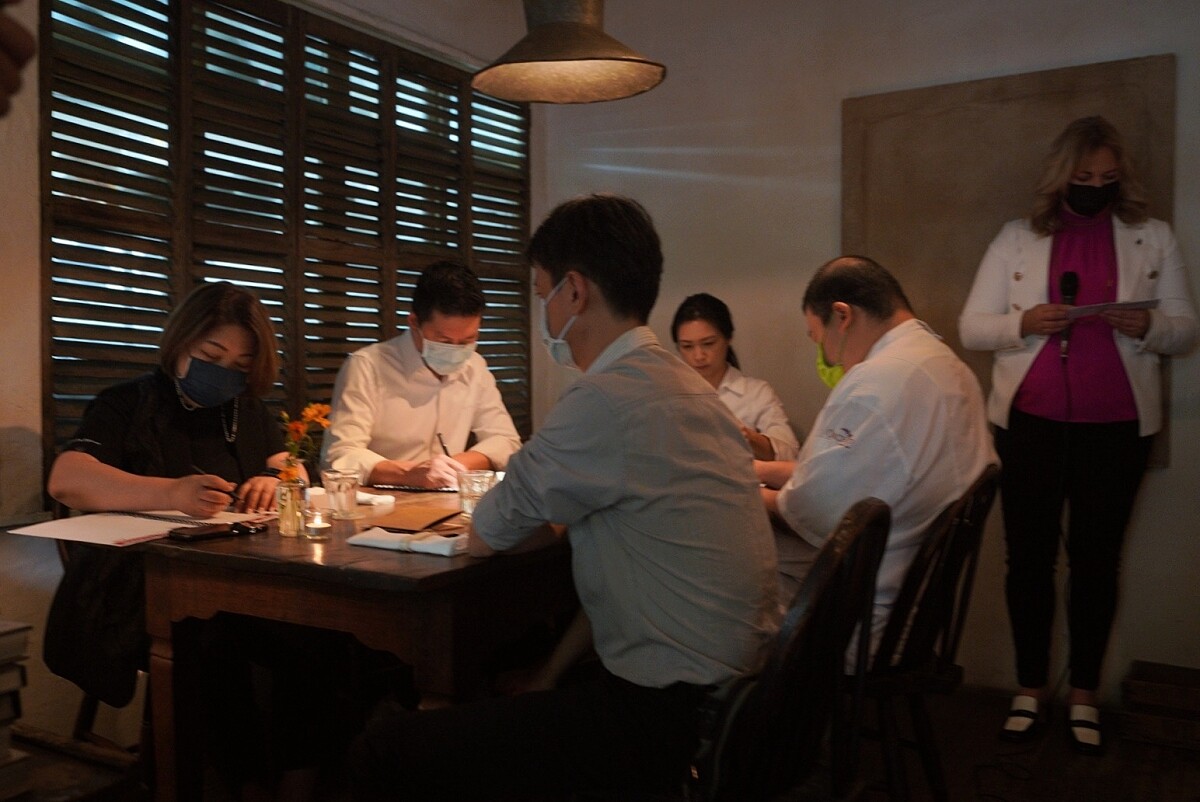 評審包括三位主廚以及聯馥食品業者共同評選。