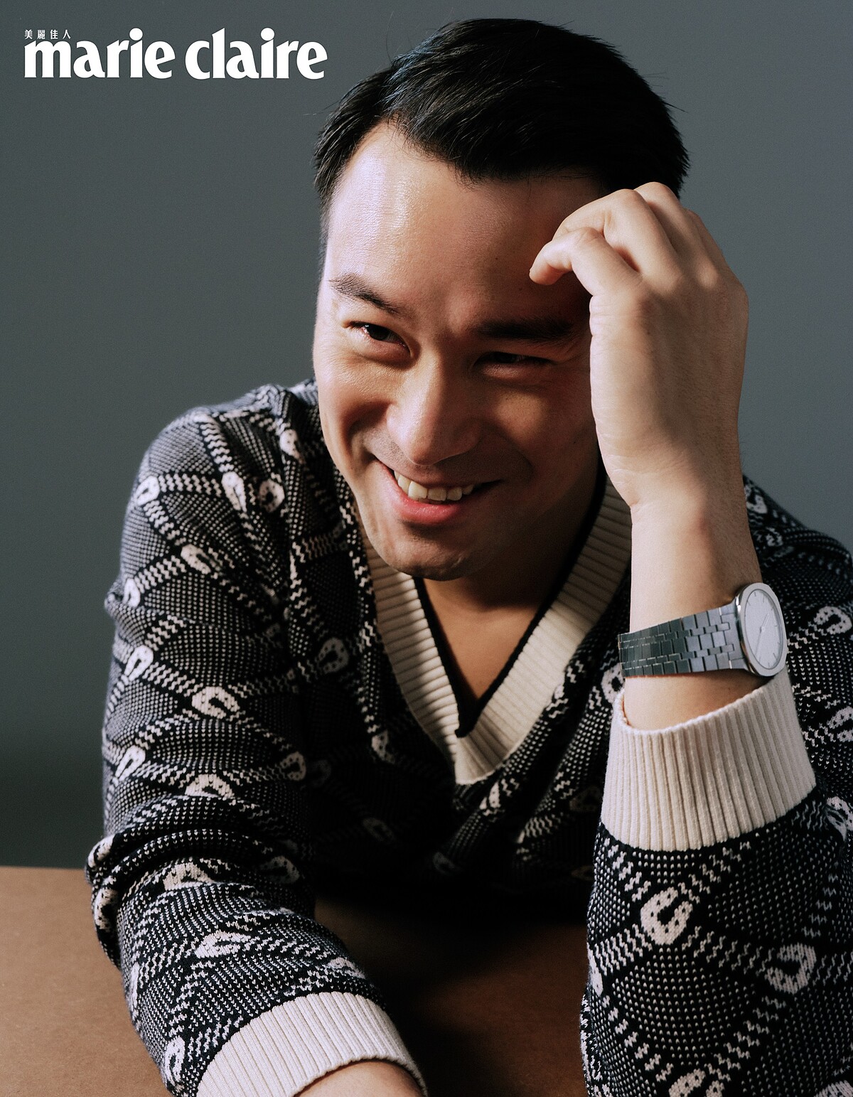 GG Logo 針織衫、Gucci 25H 腕錶,both by Gucci。