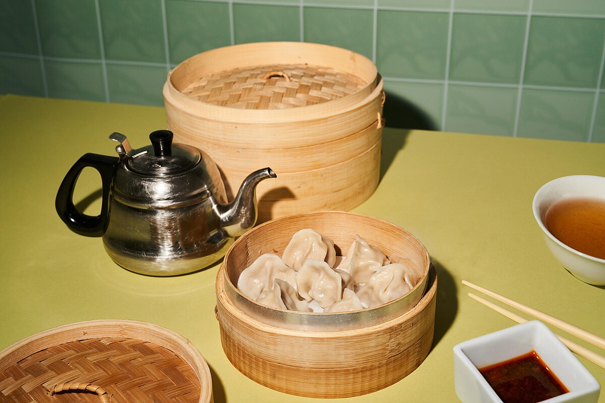  賈以食日水餃餡多汁、免沾醬、皮Q放冷也不減口感！水煮、氣蒸、油煎、酥炸一餃多吃