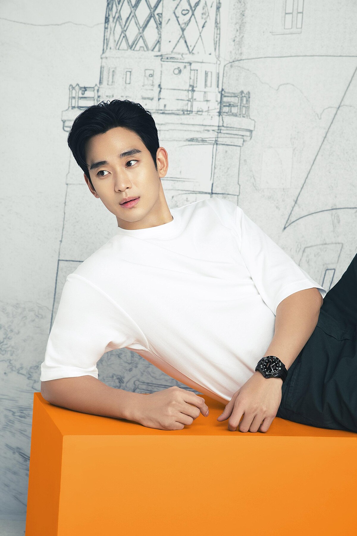 金秀賢配戴Ocean Star海洋之星天文台認證600米腕錶特別版_黑色橡膠錶帶款