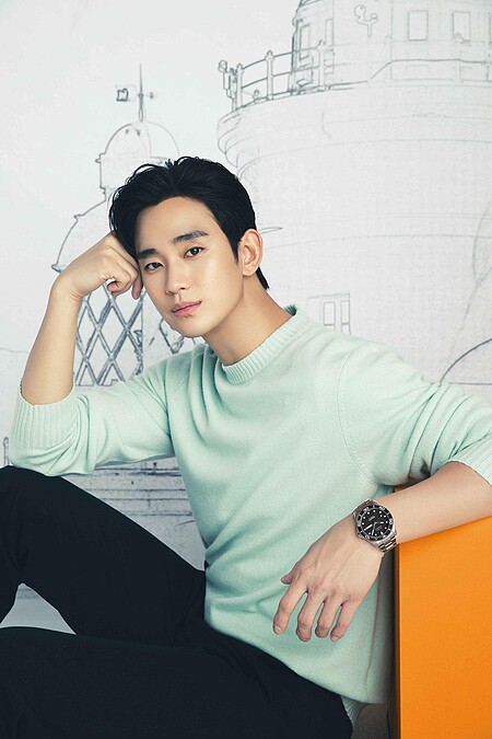 秀賢配戴Ocean Star 200C 海洋之星200米陶瓷圈鈦金屬腕錶