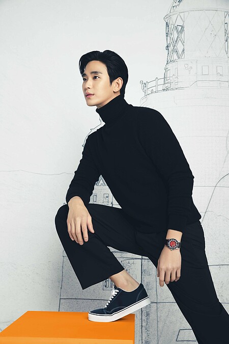 金秀賢配戴Ocean Star海洋之星復刻漸層腕錶